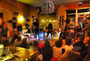 Sunflower Beach Backpacker Hostel