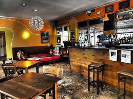 Sunflower Beach Backpacker Hostel