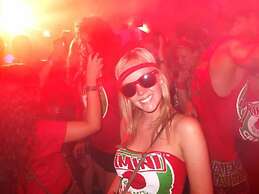 Sunflower Beach Backpacker Hostel