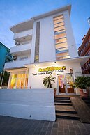 Sunflower Beach Backpacker Hostel
