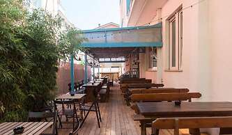 Sunflower Beach Backpacker Hostel