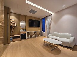 Tria Hotel