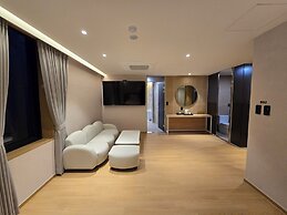 Tria Hotel