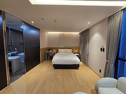 Tria Hotel