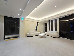 Tria Hotel