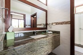 Paraiso Rainforest and Beach Hotel