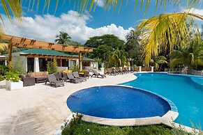 Paraiso Rainforest and Beach Hotel