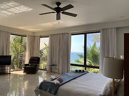 Paraiso Rainforest and Beach Hotel