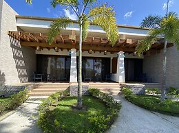 Paraiso Rainforest and Beach Hotel