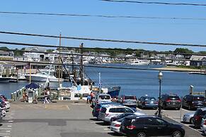 Ocean Street Inn on Hyannis Harbor