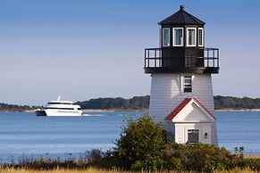 Ocean Street Inn on Hyannis Harbor