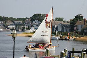 Ocean Street Inn on Hyannis Harbor