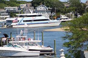 Ocean Street Inn on Hyannis Harbor