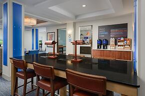 Holiday Inn Express Hotel & Suites Tullahoma, an IHG Hotel