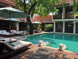 The Rim Resort