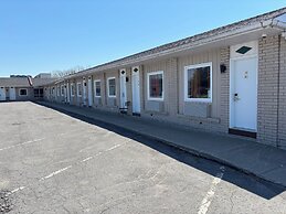 Seven Oakes Motel