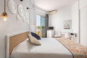 Mrs Chryssana Beach Hotel