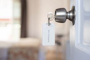 Mrs Chryssana Beach Hotel