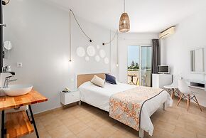 Mrs Chryssana Beach Hotel