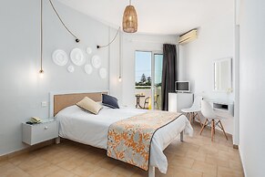 Mrs Chryssana Beach Hotel