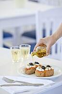 Mrs Chryssana Beach Hotel