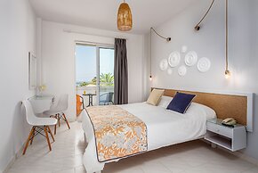 Mrs Chryssana Beach Hotel