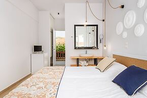 Mrs Chryssana Beach Hotel