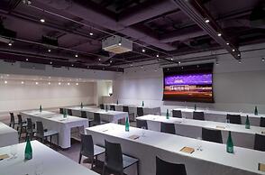YOTEL New York Times Square