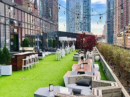 YOTEL New York Times Square