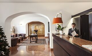 Palazzo Brunaccini Boutique Hotel