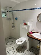 Linareva Moorea Beach Resort