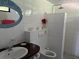 Linareva Moorea Beach Resort