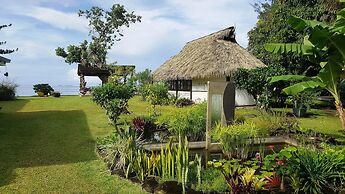 Linareva Moorea Beach Resort