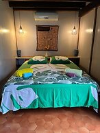 Linareva Moorea Beach Resort