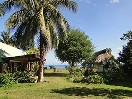 Linareva Moorea Beach Resort