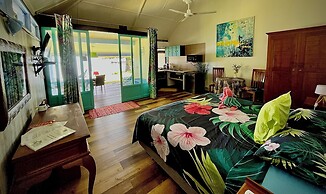 Linareva Moorea Beach Resort