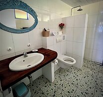 Linareva Moorea Beach Resort
