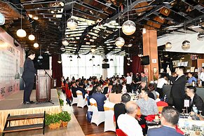 Courtyard Hotel @ 1Borneo