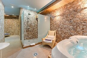 Flamingo Suites Boutique Hotel