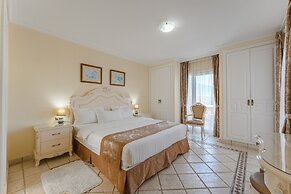 Flamingo Suites Boutique Hotel