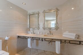 Flamingo Suites Boutique Hotel