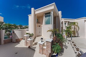 Flamingo Suites Boutique Hotel