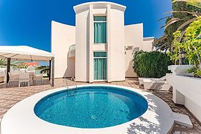 Flamingo Suites Boutique Hotel