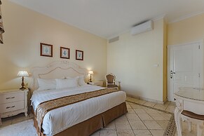 Flamingo Suites Boutique Hotel
