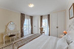 Flamingo Suites Boutique Hotel