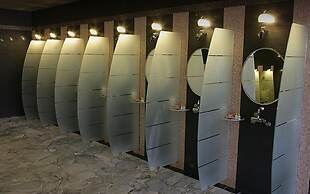 High1 Palace Hotel & CC