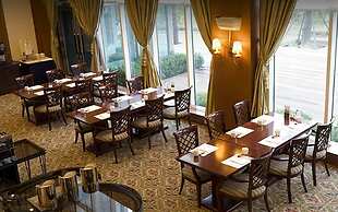 High1 Palace Hotel & CC