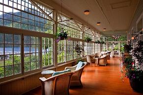 Lake Crescent Lodge
