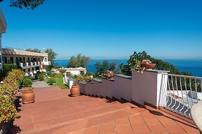 Hotel Villa Ireos