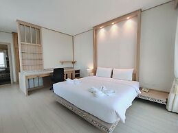 Ratana Apart Hotel at Chalong